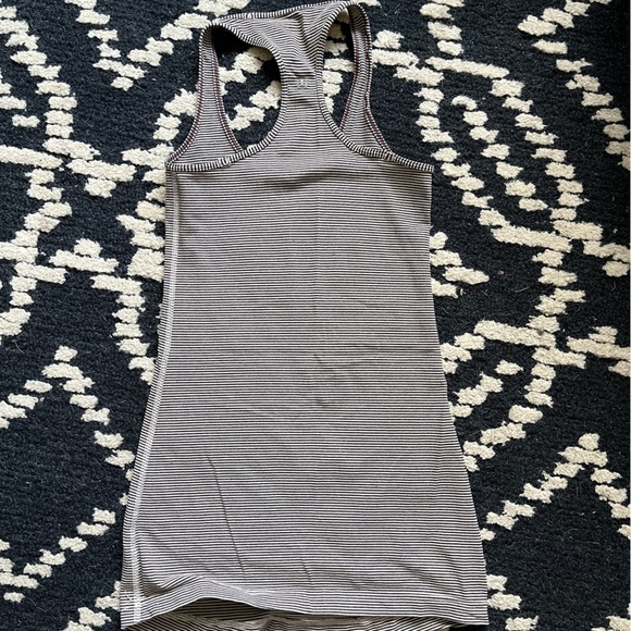 Lululemon racer back tank top. Size 4 - Picture 2 of 3